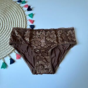 Victoria's Secret Body By Victoria Lace Front Hiphugger Panty XS Mousse NEW